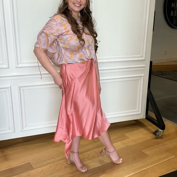 Alice + Olivia Dresses & Skirts - Alice + Olivia Elegant asymetrical Pink Satin Skirt